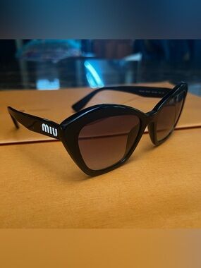 MIU MIU Oval Cateye with Logo NIB